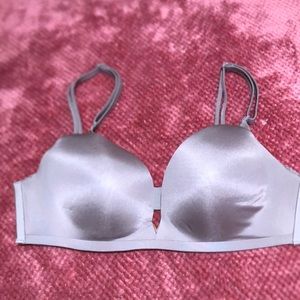 VICTORIAS SECRET WIRELESS PUSH UP BRA